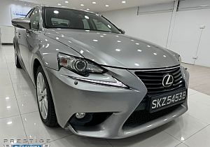 Lexus IS200T EXECUTIVE Silver 2016 Revcam